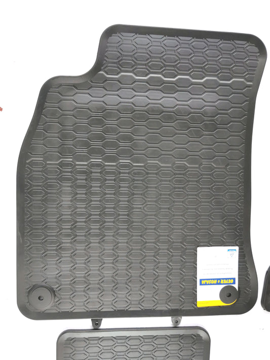 Premium quality black rubber mats compatible with Audi A4 B8/A5 8T 2008-2015